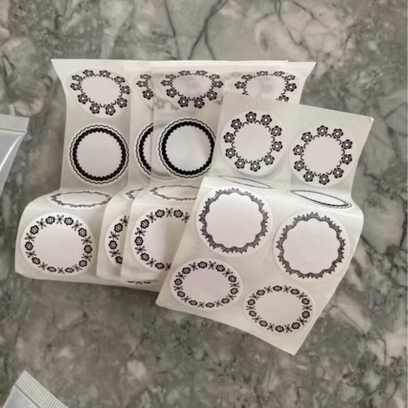 Refillable Cosmetic Tubes - Picture 6 of 7